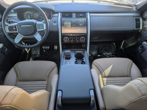 Used 2025 Land Rover Discovery Dynamic SE image 19