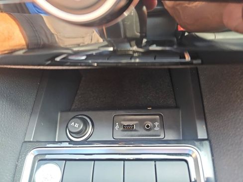 Used 2017 Volkswagen Jetta SEL FWD image 35