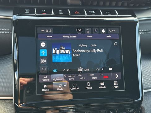 New 2025 Jeep Grand Cherokee L Altitude image 17