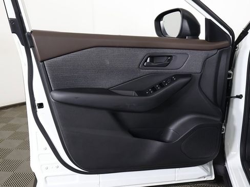 Used 2023 Nissan Rogue S AWD/4WD image 19