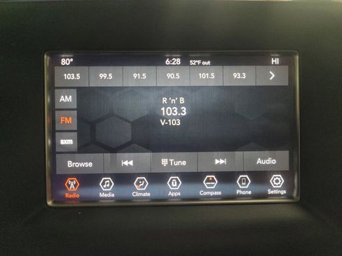 Used 2018 Jeep Grand Cherokee Laredo RWD image 25