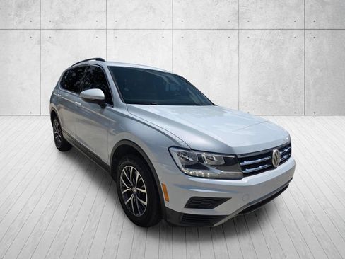 Used 2019 Volkswagen Tiguan SE w/ Panoramic Sunroof Package FWD image 7