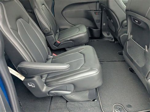 New 2026 Chrysler Pacifica Select image 31