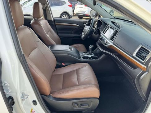 Used 2018 Toyota Highlander Limited image 16