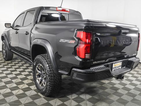 Used 2025 Chevrolet Colorado ZR2 w/ Technology Package AWD/4WD image 17