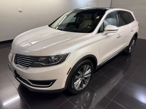 Used 2017 Lincoln MKX Reserve w/ Driver Assistance Package AWD/4WD image 3