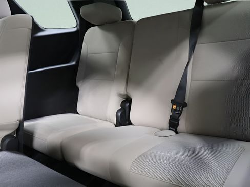 Used 2023 Chevrolet Traverse LS FWD image 25