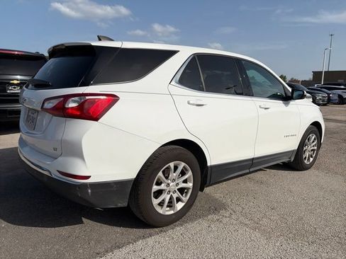 Used 2019 Chevrolet Equinox LT w/ Driver Convenience Package FWD image 4