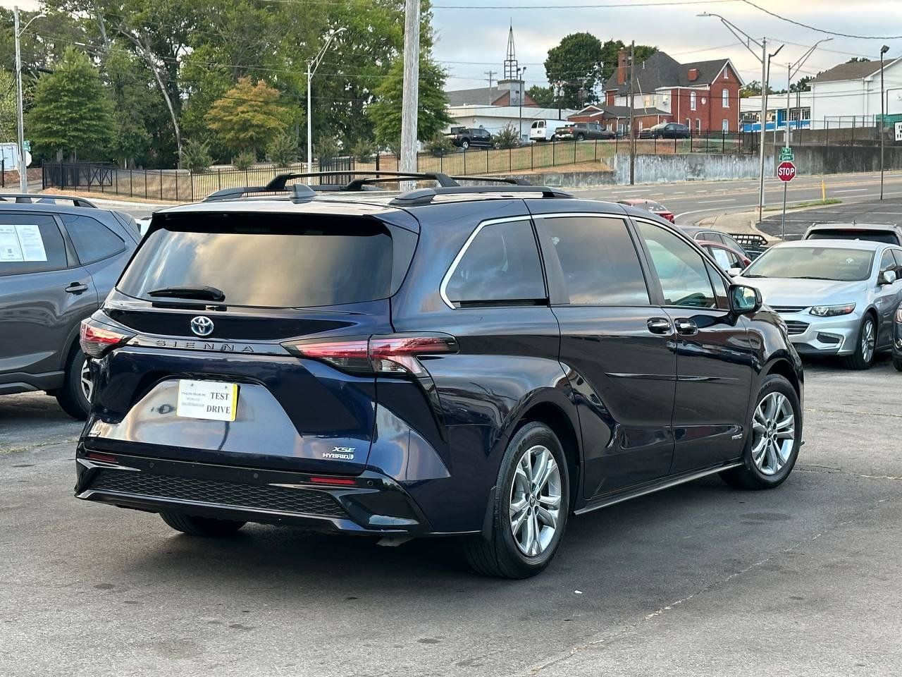 Used 2021 Toyota Sienna XSE w/ XSE Plus Package AWD/4WD image 2