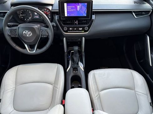Used 2024 Toyota Corolla Cross LE FWD image 13
