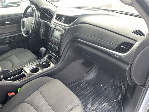 Used 2017 Chevrolet Traverse LT image 28
