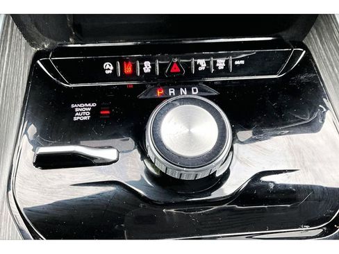 Certified 2024 Jeep Wagoneer Series II w/ Flexible Seating Group AWD/4WD image 29