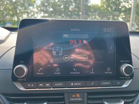 Used 2024 Nissan Altima 2.5 SV FWD image 18