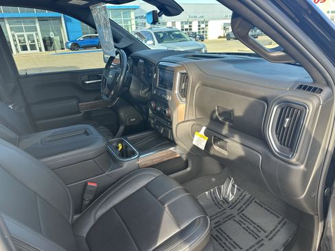 Used 2019 Chevrolet Silverado 1500 High Country w/ Technology Package image 10
