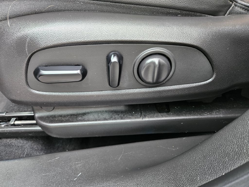 Used 2021 Buick Encore GX Essence AWD/4WD image 23