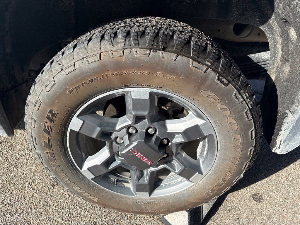 Certified 2025 GMC Sierra 2500 SLT AWD/4WD image 8