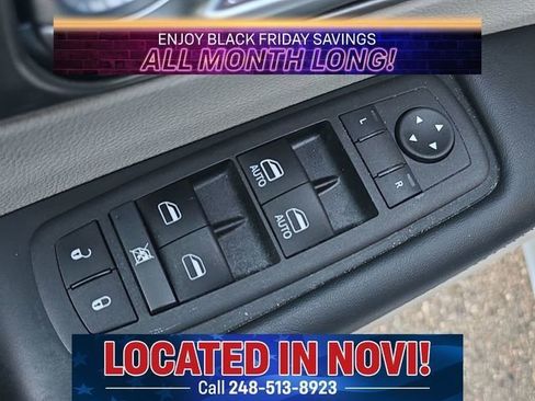 Used 2022 Chrysler Pacifica Touring-L image 16