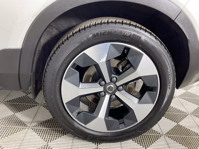 Used 2024 Volvo XC40 B5 Core AWD/4WD image 9