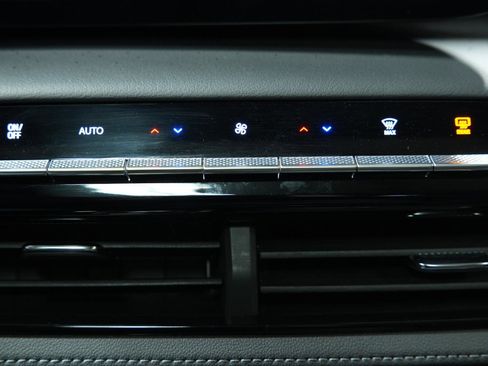 Used 2025 Buick Enclave Avenir w/ Super Cruise Package image 42