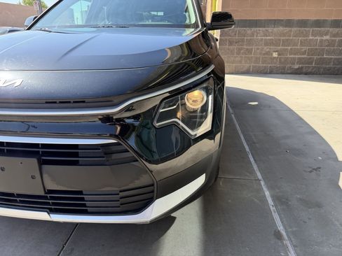 Used 2025 Kia Niro LX FWD image 11