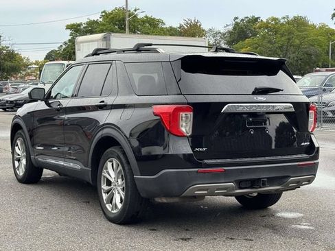 Used 2021 Ford Explorer XLT w/ Equipment Group 202A AWD/4WD image 8
