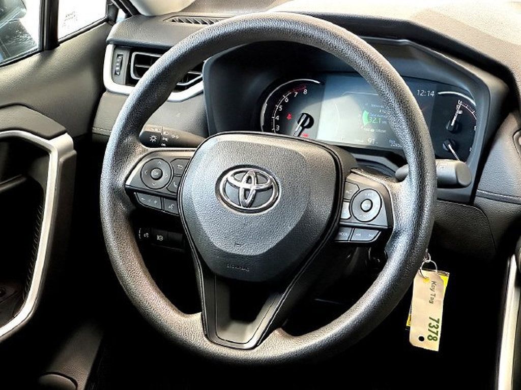 Certified 2025 Toyota RAV4 LE FWD image 29