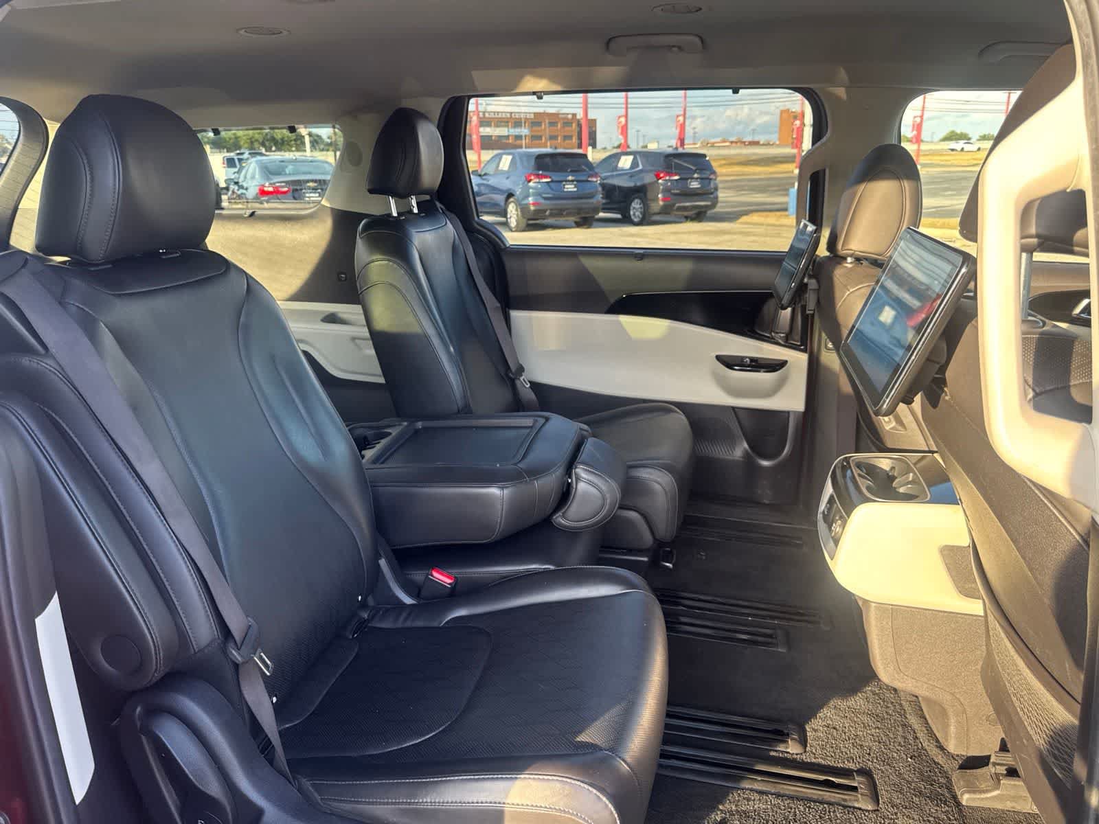 Used 2022 Kia Carnival SX FWD image 25