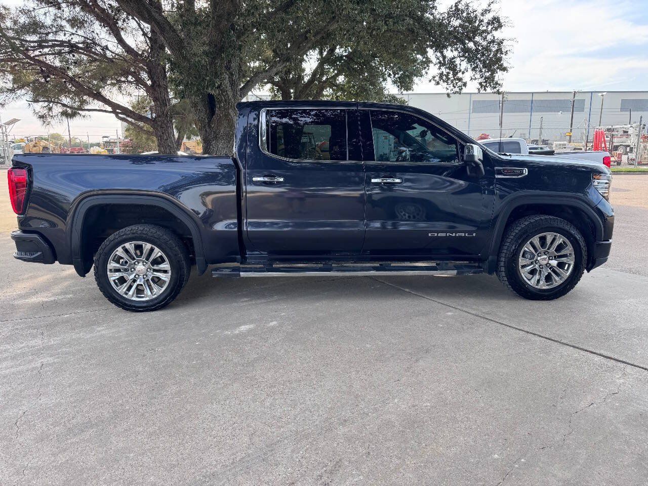 Used 2023 GMC Sierra 1500 Denali AWD/4WD image 5