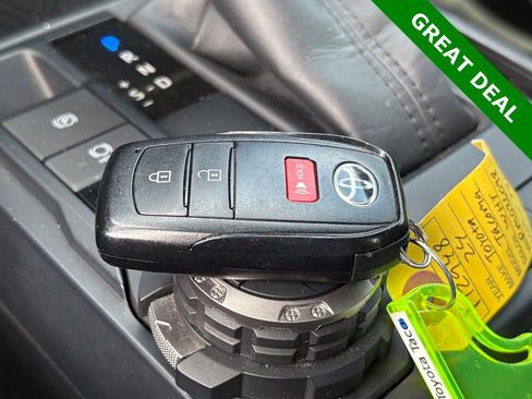 Used 2024 Toyota Tacoma TRD Off-Road image 41