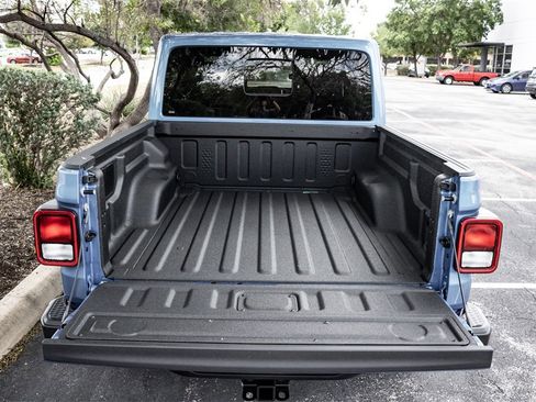 New 2025 Jeep Gladiator Sport w/ Premium Package image 24