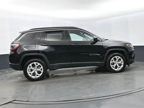 Used 2024 Jeep Compass Latitude AWD/4WD image 4