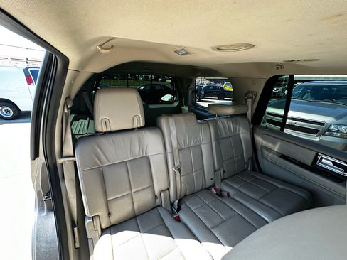 Used 2012 Lincoln Navigator 2WD image 32