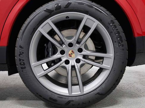Certified 2025 Porsche Cayenne Coupe AWD/4WD image 39