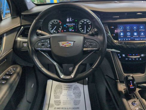 Used 2023 Cadillac XT6 Premium Luxury image 10