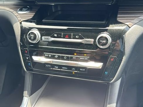 Used 2023 Ford Explorer Limited AWD/4WD image 26
