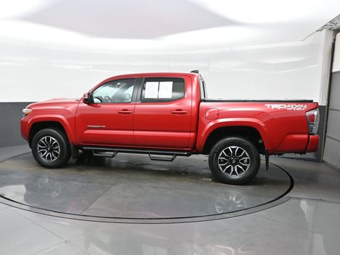 Used 2020 Toyota Tacoma TRD Sport AWD/4WD image 3