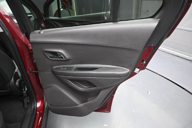 Used 2017 Chevrolet Trax LT AWD/4WD image 14