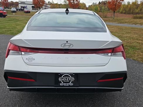 New 2025 Hyundai Elantra SE image 6