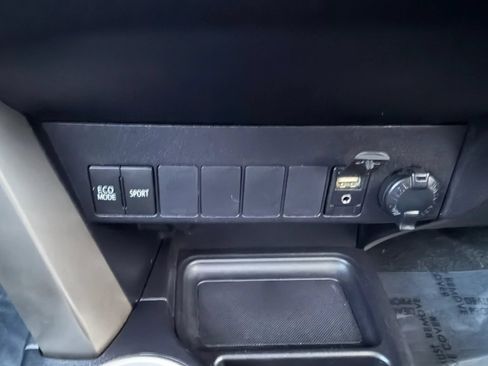 Used 2014 Toyota RAV4 XLE AWD/4WD image 23