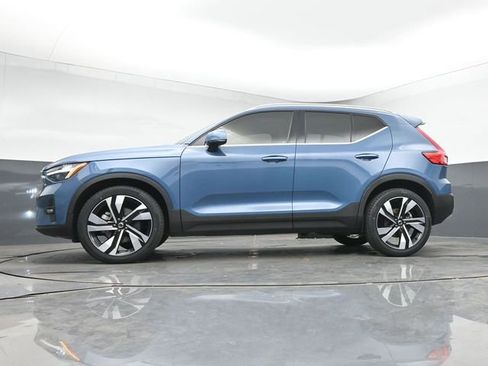 Used 2023 Volvo XC40 B5 Plus w/ Driver Assist Package AWD/4WD image 40