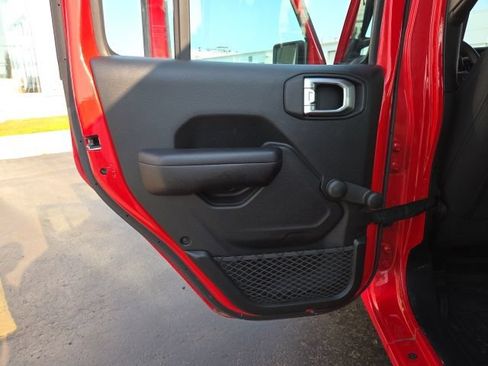 Used 2018 Jeep Wrangler Unlimited Sport AWD/4WD image 12