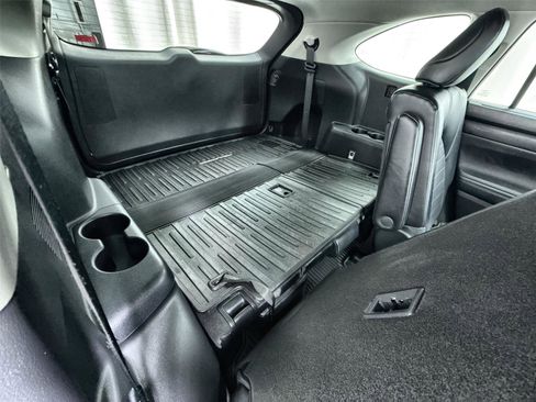 Used 2022 Toyota Highlander XLE AWD/4WD image 33