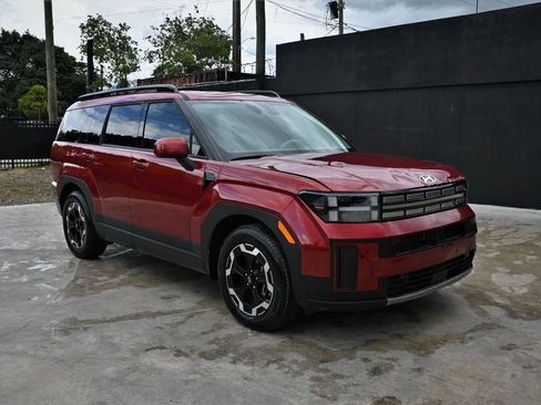 Used 2025 Hyundai Santa Fe SEL image 2