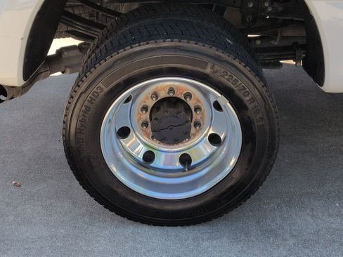 Used 2023 Ford F450 Lariat image 27