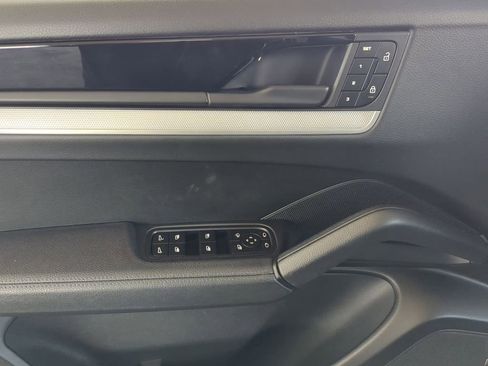 Used 2024 Porsche Cayenne Base image 14