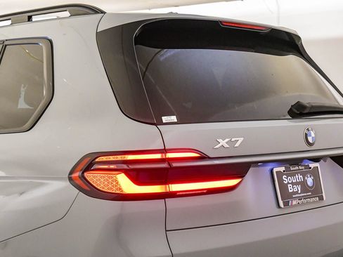 Certified 2024 BMW X7 xDrive40i w/ M Sport Package AWD/4WD image 11