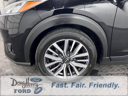 Used 2024 Nissan Kicks SV image 18