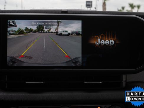 Used 2025 Jeep Gladiator Sport AWD/4WD image 19