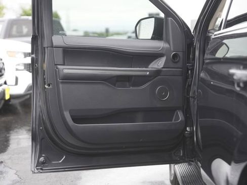 Used 2023 Ford Expedition XLT image 30