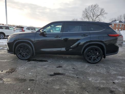 Used 2023 Toyota Highlander LE image 4